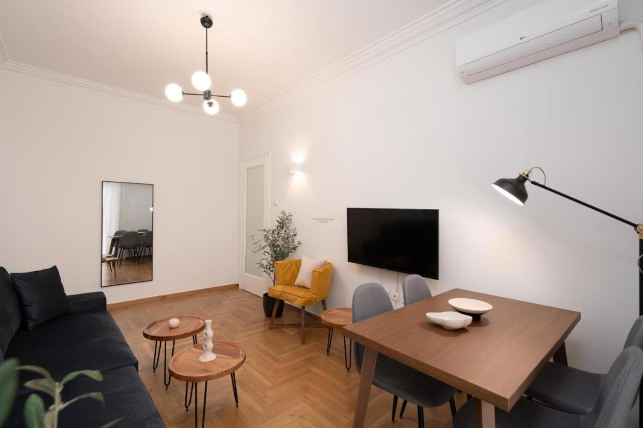 Vibrant Urban Getaway: Charming 2-Bedroom Near Bars, Parks, And Metro Athènes Extérieur photo